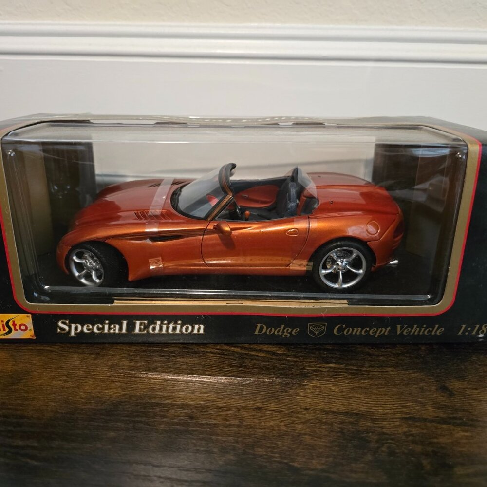 Maisto Dodge Concept Car Orange New 1:18 Special Edition